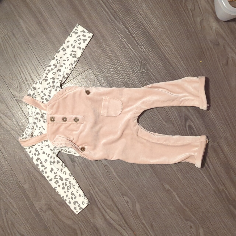 Jessica Simpson overall set